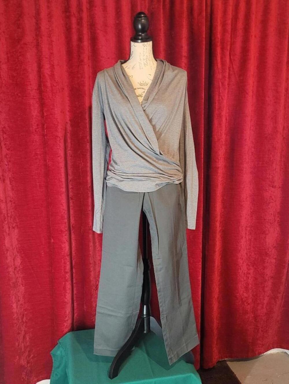 FREE GAP TOP w/ purchase of GAP Pants Sz 6